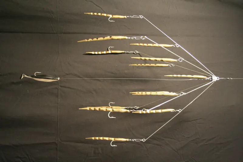 9'Ers Lures Northeast 7-Inch 6-Arm Eel Rig – Natural Finish 1