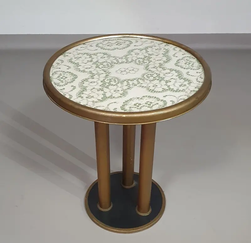 Art Deco Walnut Side Table — Elegant 1930S Geometric Design 1