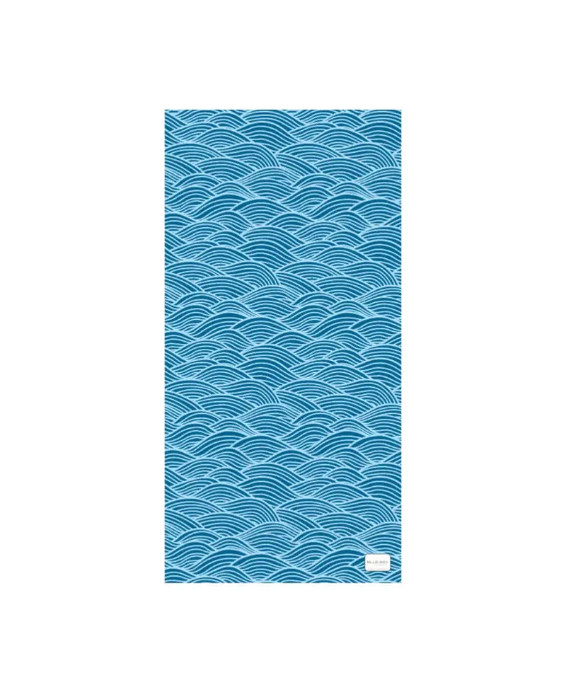 Bluebay Sand-Free Towel – Ocean Waves Motif 1