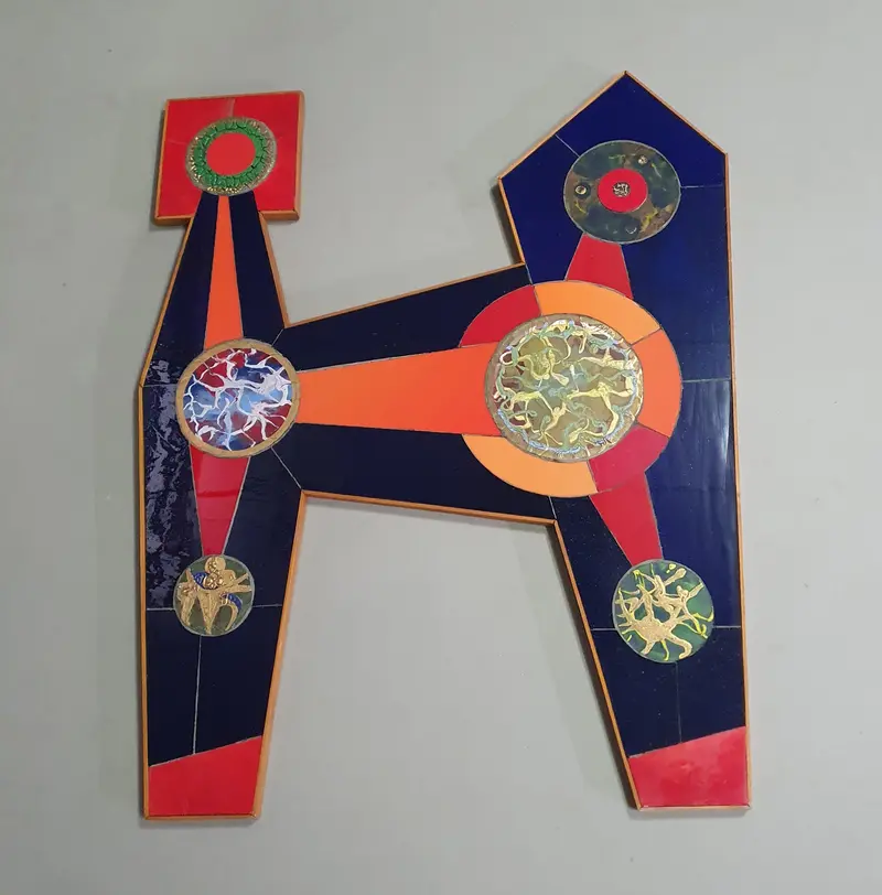 Frans Heijnen Signed Wall Sculpture 'Beest' – Midcentury Iridescent Enamel Glass Panel (80 × 100 Cm) 1