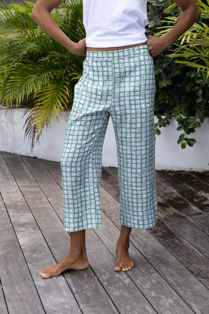 Mellow Linen Capri Pants – Basil Connect 1