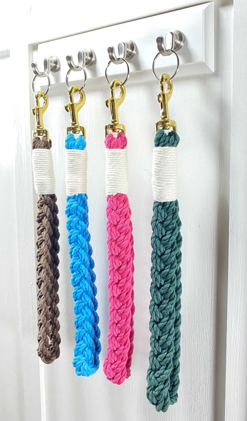 Nautical-Style Wristlet Keychain – Rope Accent Design 1