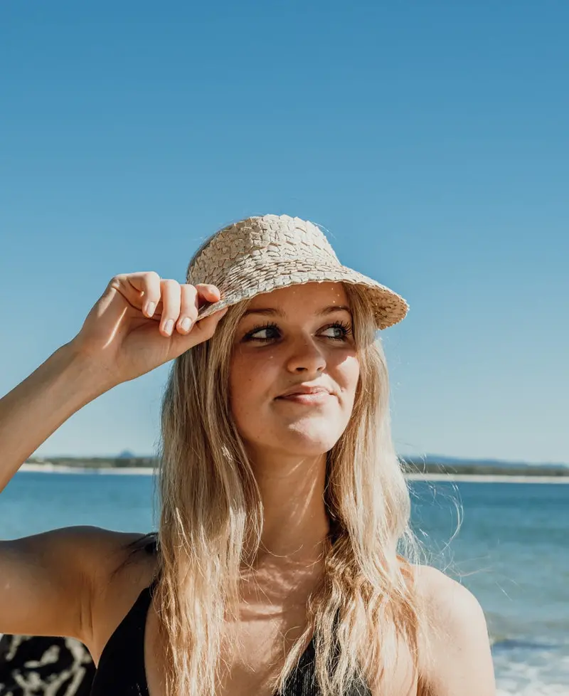 Palm Visor Hat In Natural Linen 1