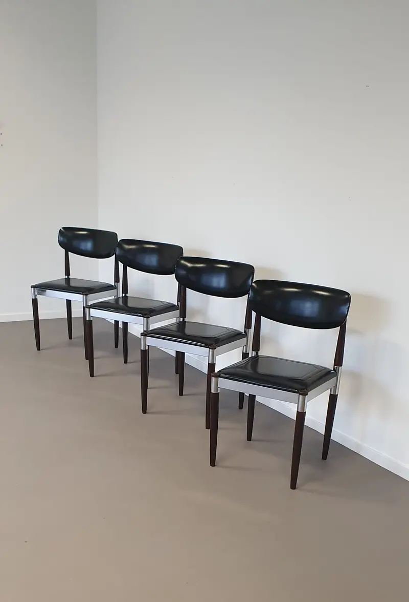 Set Of Four 1960S Dining Chairs – Timeless Modernist Style 1