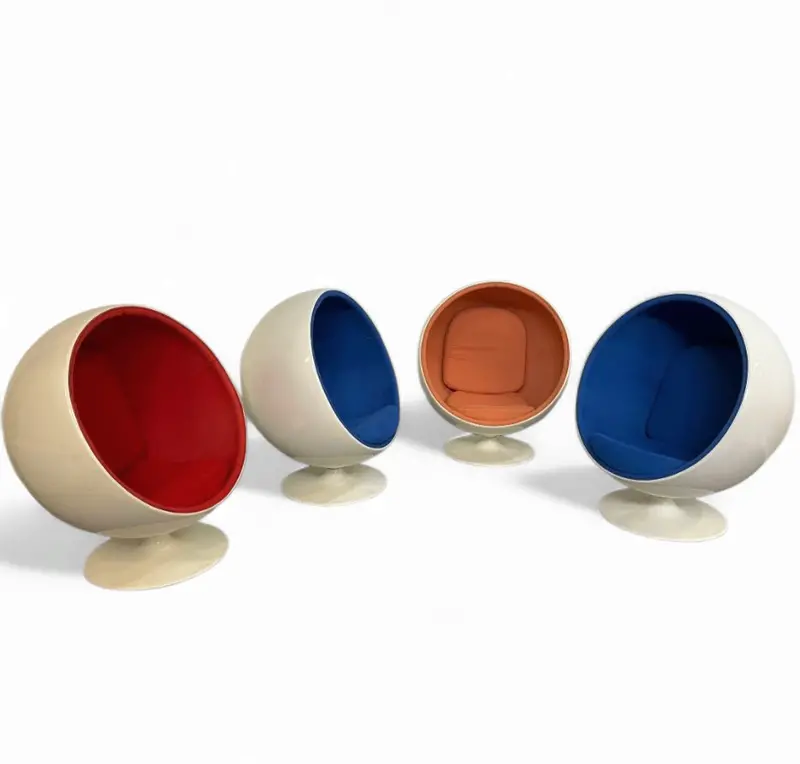 Set Of Three Fiberglass Ball Chairs – Iconic 1980S Sculptural Seating 1